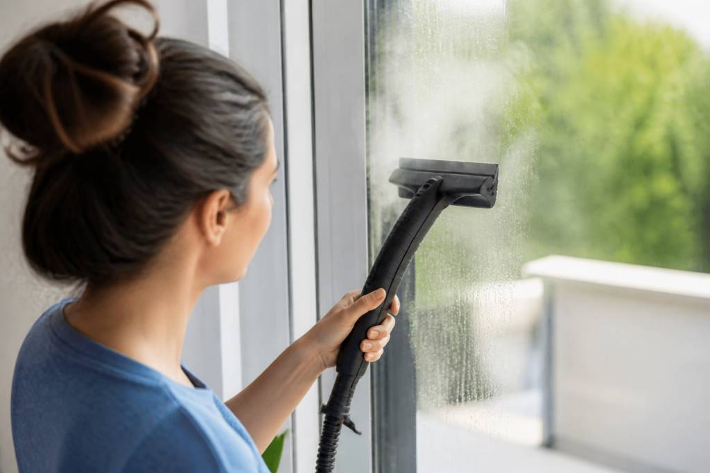 Astuces nettoyer vitres efficacement avec la vapeur