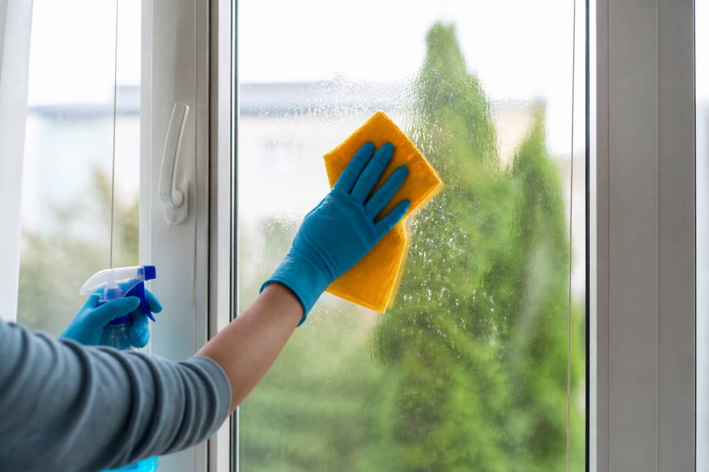 Melange pour nettoyer les vitres : guide pour choisir une formule efficace