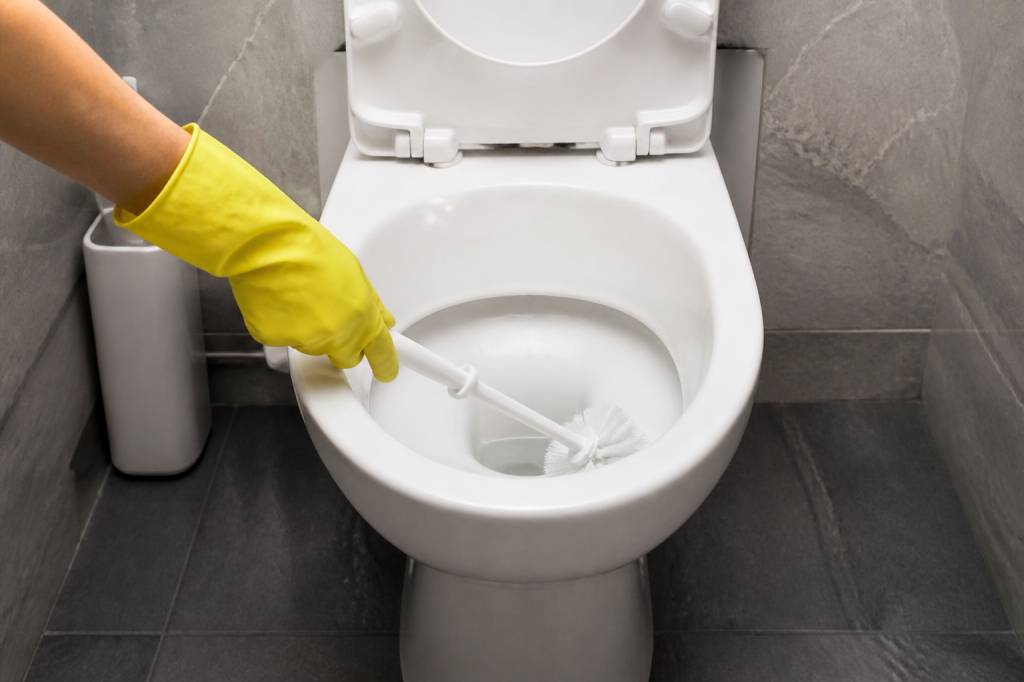 Astuces pour nettoyer les toilettes efficacement et sans effort