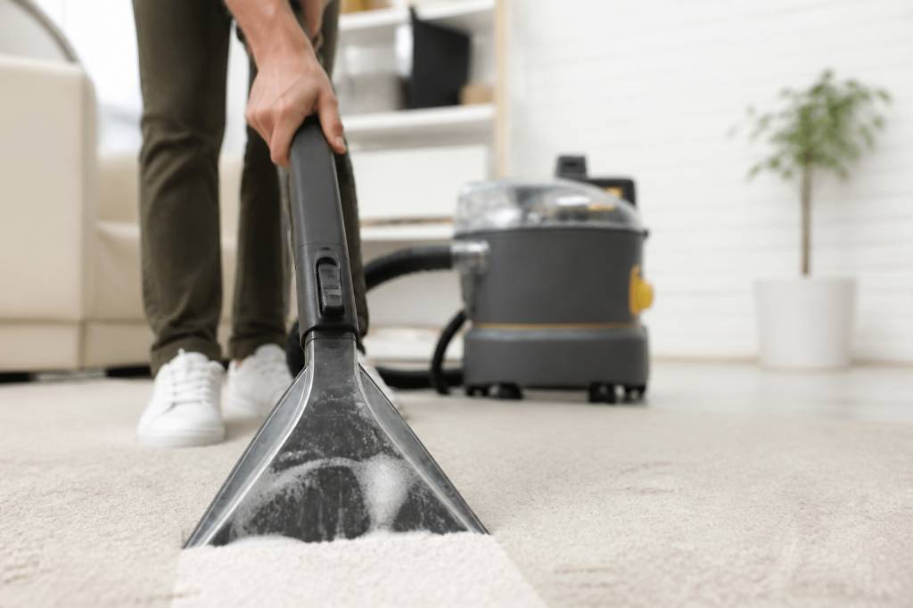 Comment utiliser une shampouineuse efficacement pour nettoyer tapis et tissus