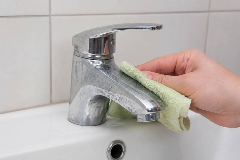Détartrer un robinet : méthode efficace et produits adaptés