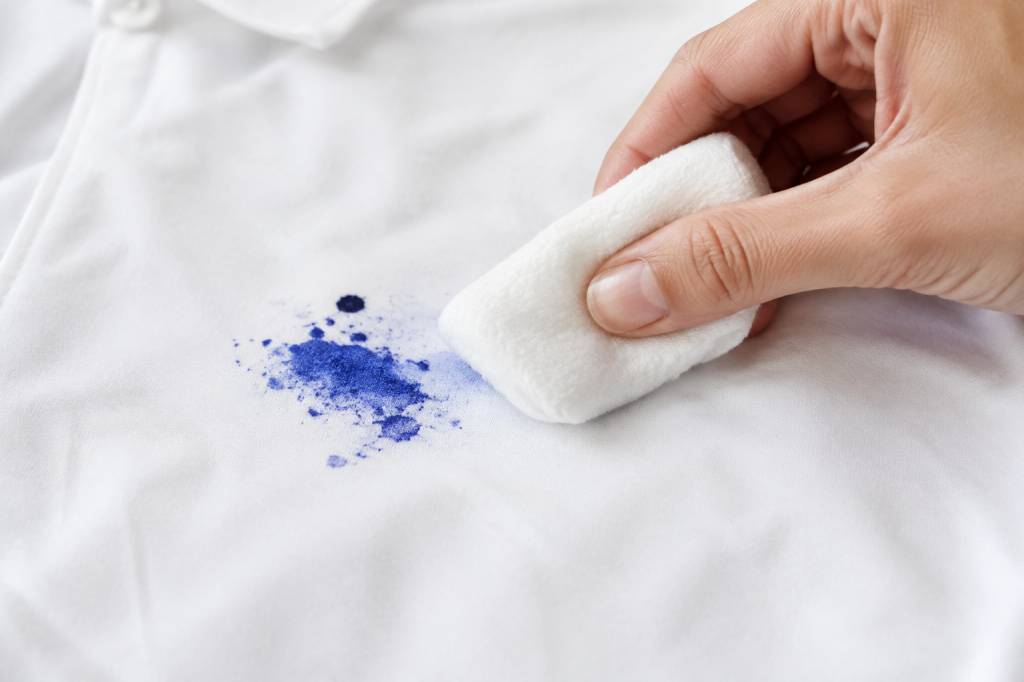 Comment enlever une tache d encre séchée sur vetement blanc efficacement ?